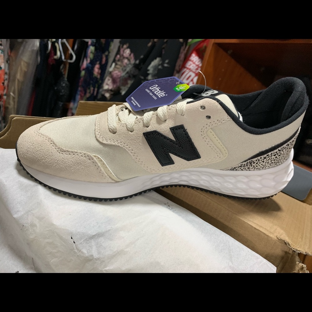 BRAND NEW NEW BALANCE WOMENS FRESH FOAM X70 SNEAKER - SAND Small leopard back